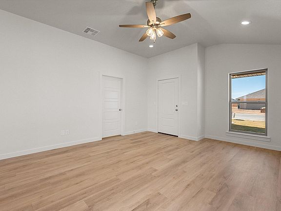 5th image of 2605 Garland Ave