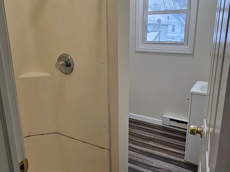 16 Sauquoit St #E — Photo 8