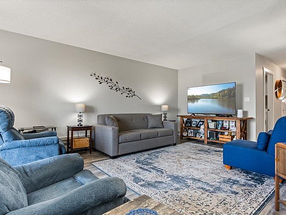 4th image of 8725 Elm Dr #314