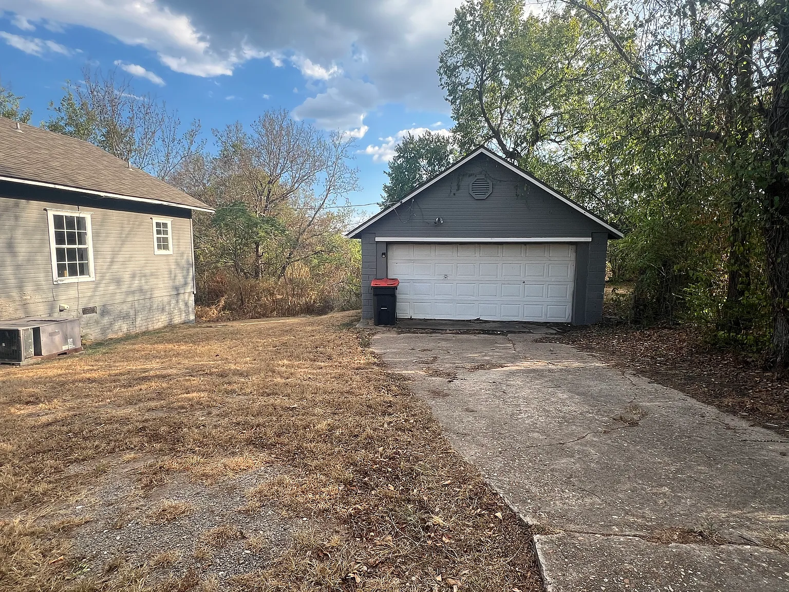 3 bed, 1374 sqft, $1,100 — Photo 3