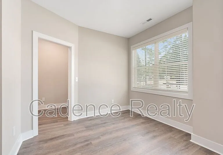 1709 Perimeter Loop — Photo 16