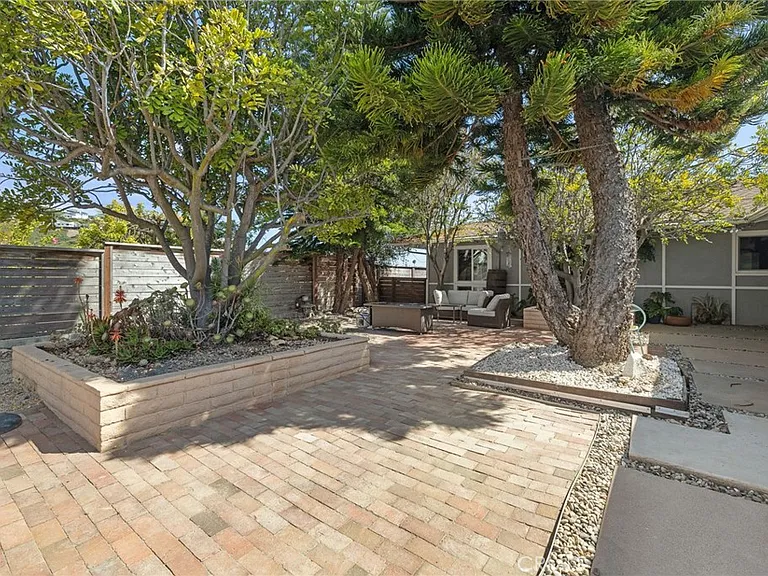 203 Calle Cortez — Photo 2