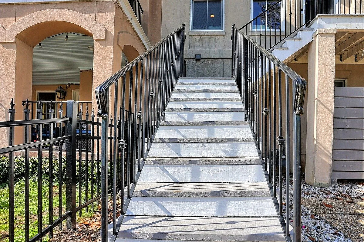 3 bed, 3.5 bath, 2020 sqft, $4,500 — Photo 3