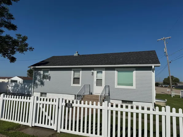 1525 E 22nd St, Kearney, NE 68847