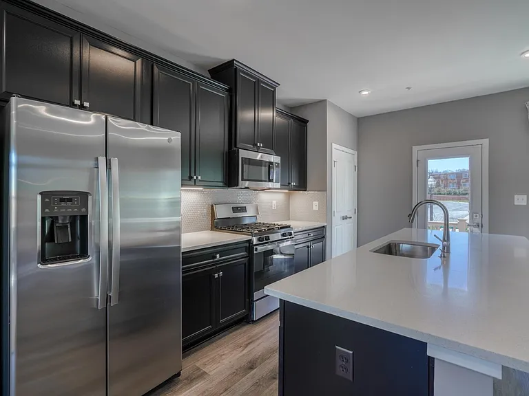 6100 Northwest Dr #1 — Photo 11