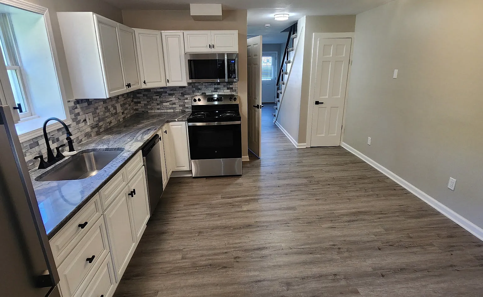 2 bed, 1.5 bath, 1100 sqft, $1,900 — Photo 3