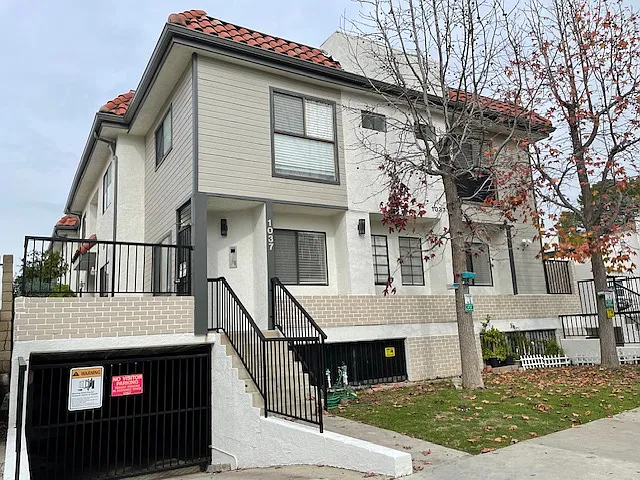 1037 Linden Ave #8 — Photo 2