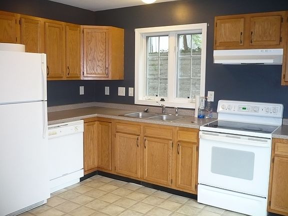 Eat-in-kitchen. Appliances included.