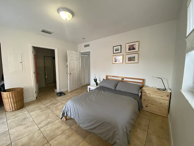4298 SW 9th Ter #4296 — Photo 7
