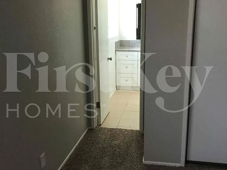 1810 Renada Cir — Photo 16
