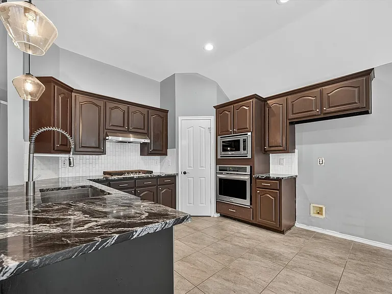 2720 Windstone Way — Photo 9