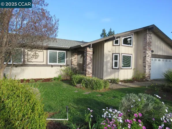 310 Roundhill Pl, Clayton, CA 94517