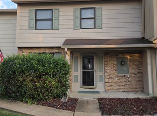 13388 Hiddengarden Ct, Ballwin, MO 63021