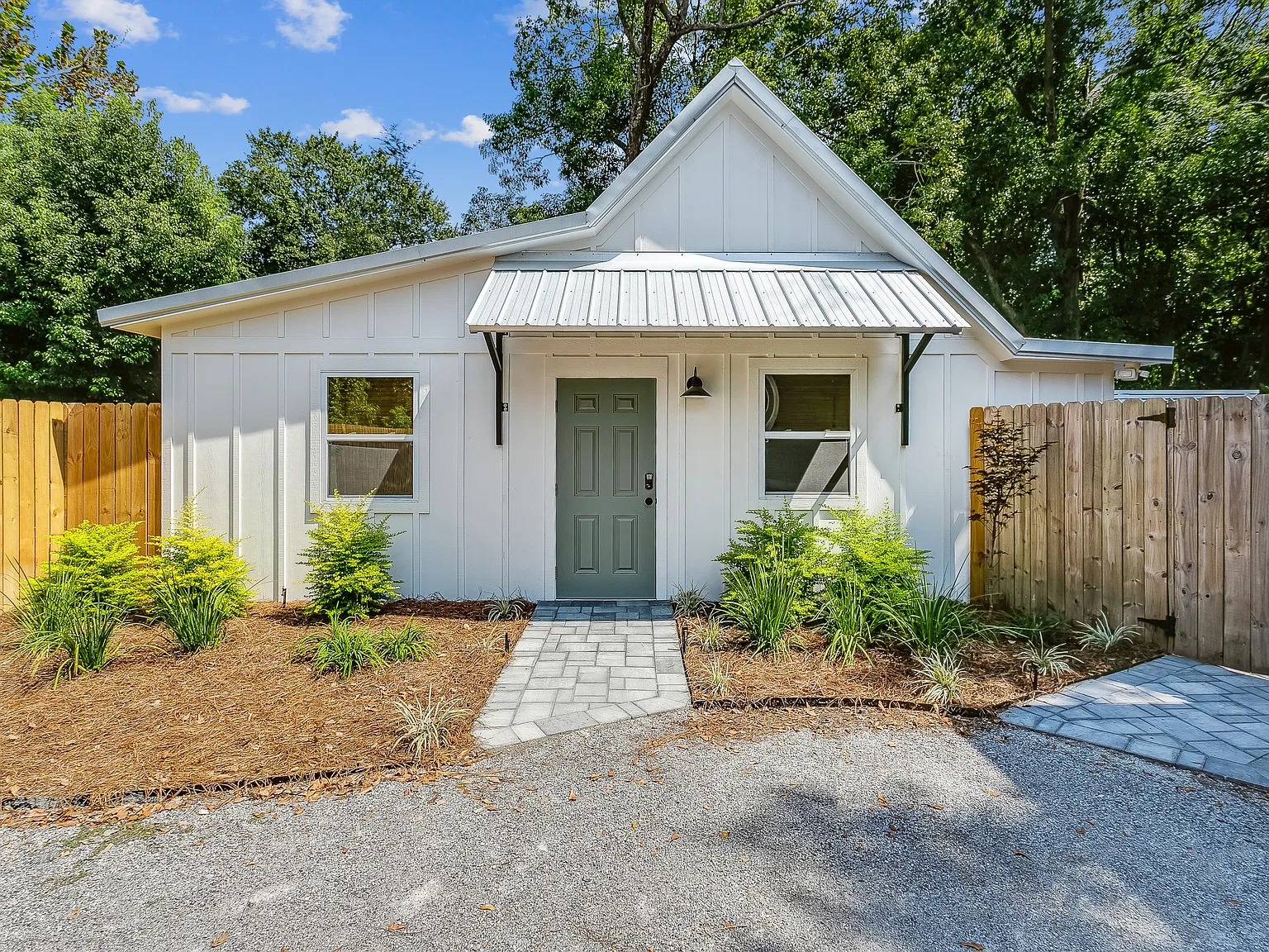 1 bed, 560 sqft, $2,000 — Photo 1