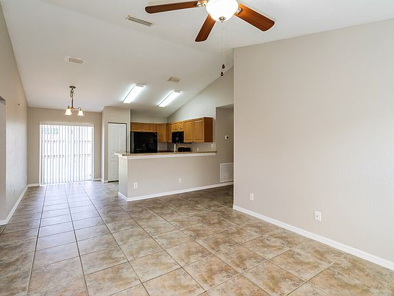 4th image of 440 15th Pl SW