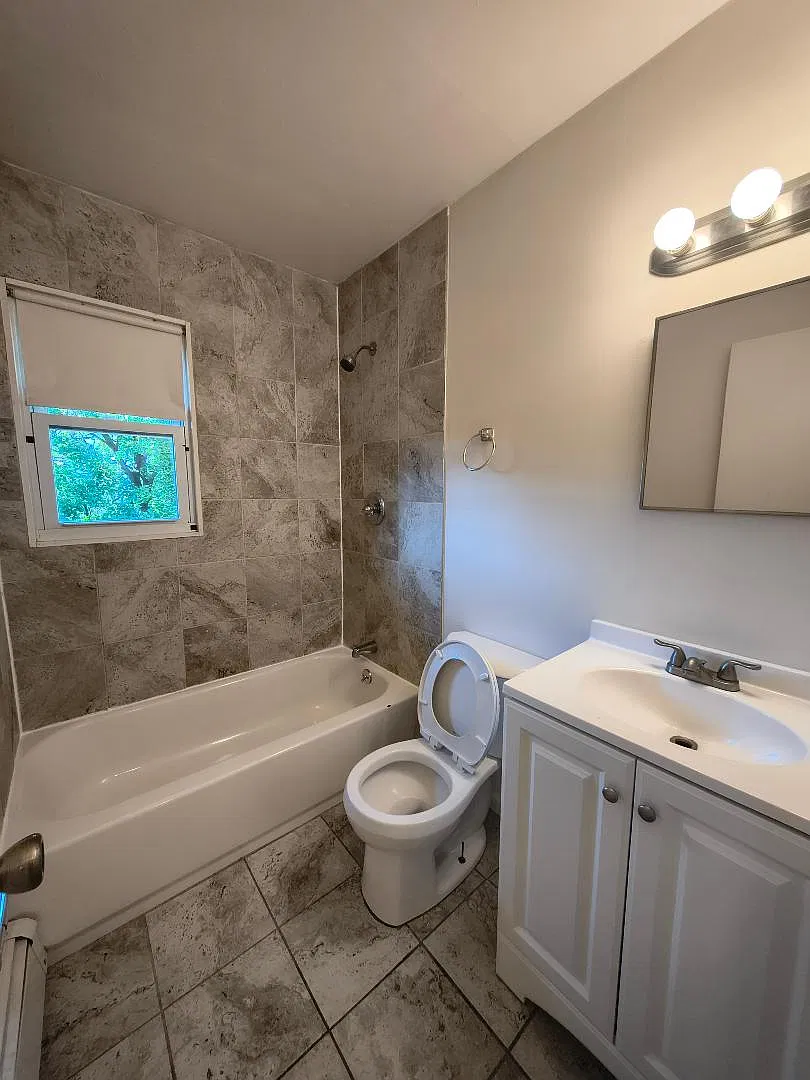 1 bed, 900 sqft, $1,900 — Photo 1