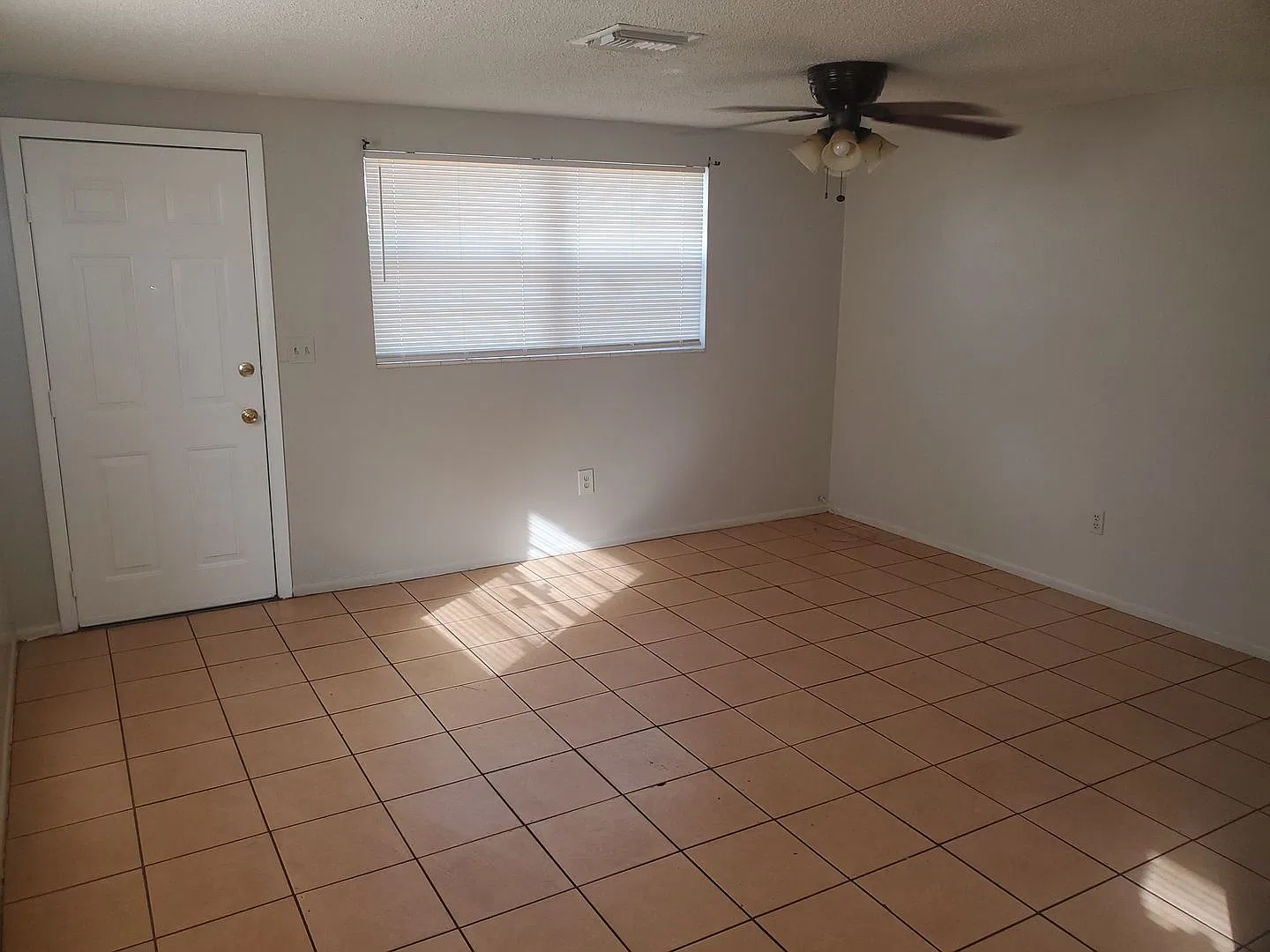 1522 E Eskimo Ave A-B — Photo 3