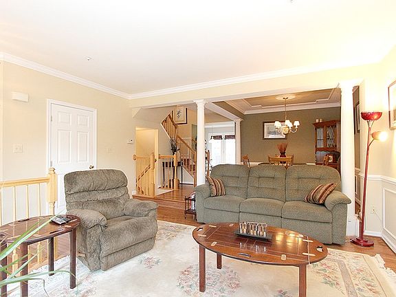 4th image of 2921 Clovercrest Way