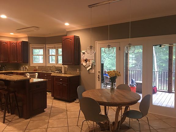 4th image of 3608 Lyles Dr