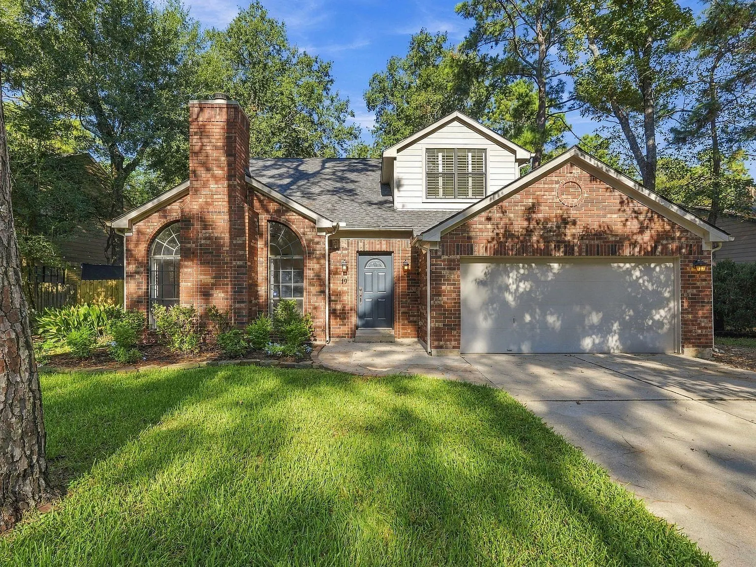 3 bed, 2.5 bath, 2051 sqft, $2,600 — Photo 1