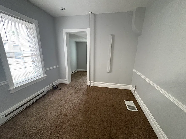 863 Queen Street — Photo 7