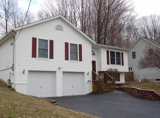33 Brewster Dr, Middletown, NY 10940