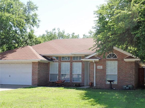 2nd image of 1017 Oxford Dr