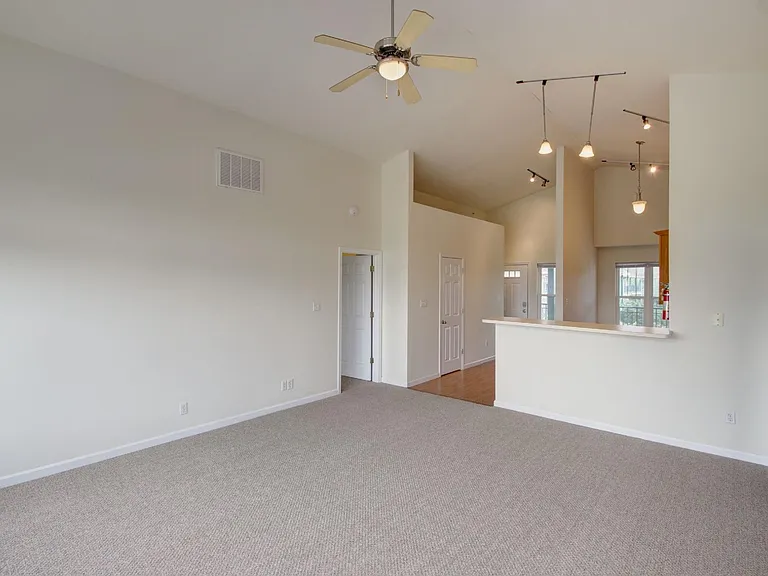 Scholar's Quad Collegiate Apartments — Photo 46