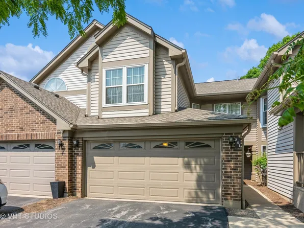 241 Old Oak Ct W, Buffalo Grove, IL 60089