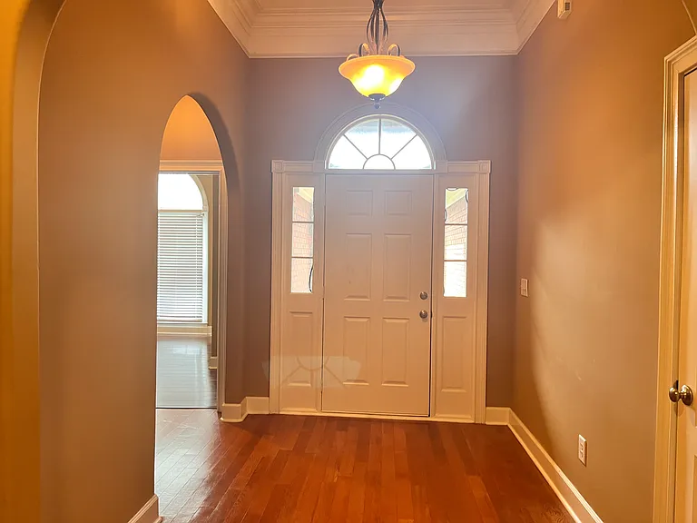 731 Berry Ln — Photo 9