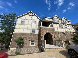2303 Yosemite Park Ct APT D, Maryland Heights, MO