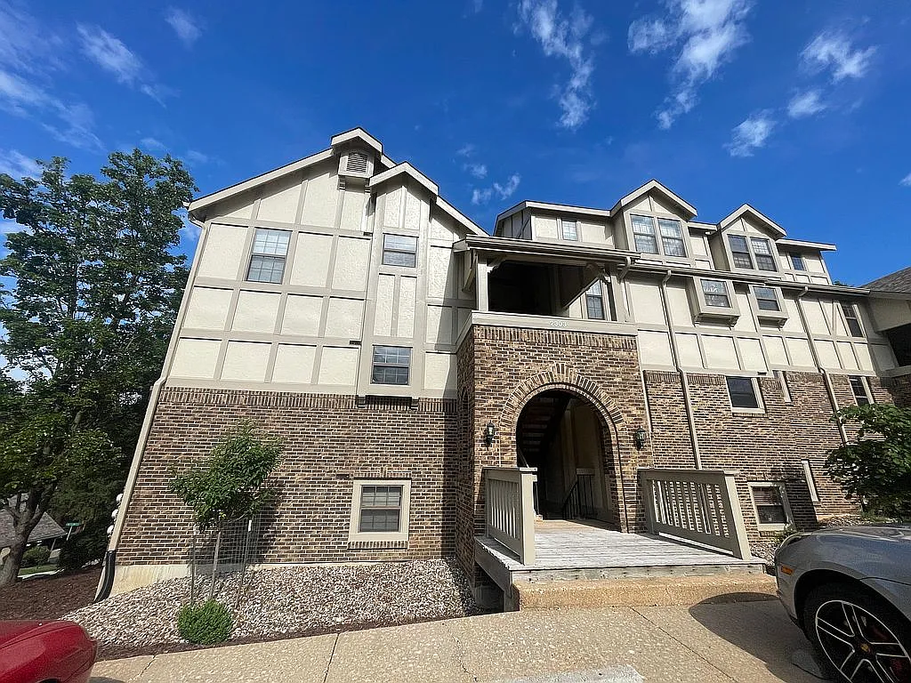 2303 Yosemite Park Ct APT D photo 1