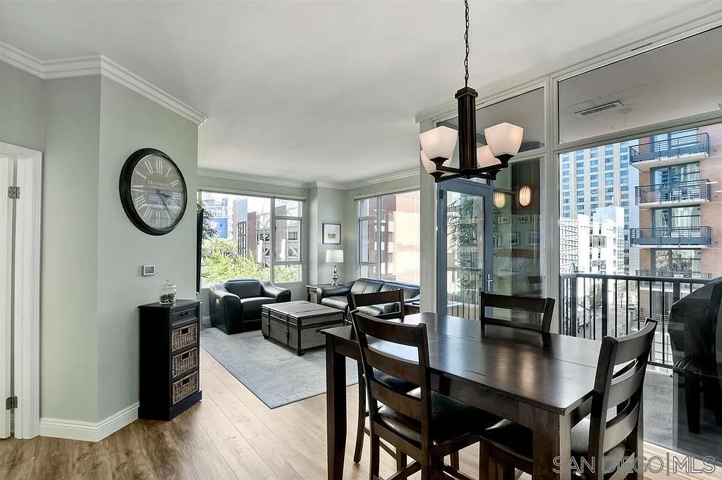 2 bed, 1002 sqft, $4,500 — Photo 2