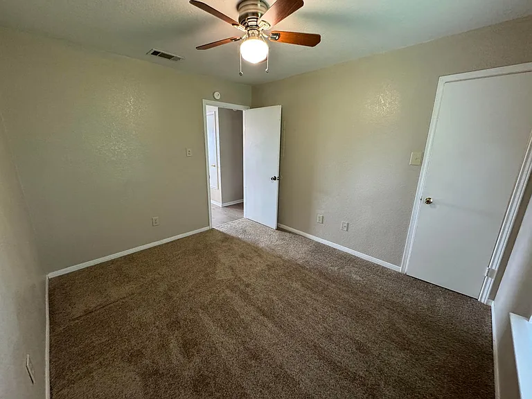1708 Benttree Dr — Photo 34