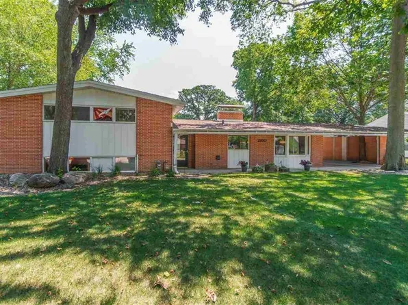 2810 Neola St, Cedar Falls, IA 50613
