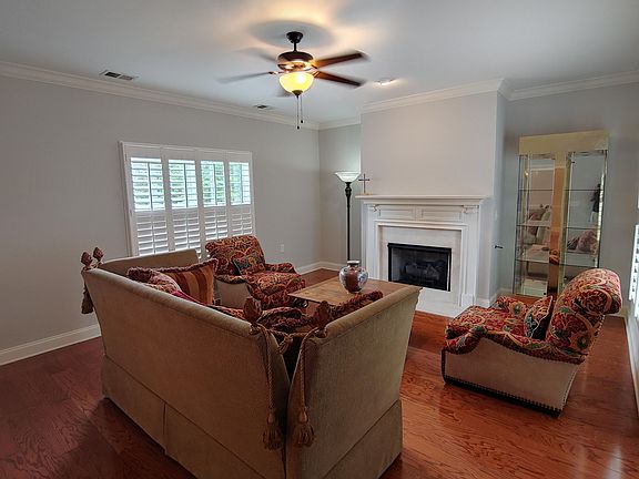 2nd image of 529 Madeira St