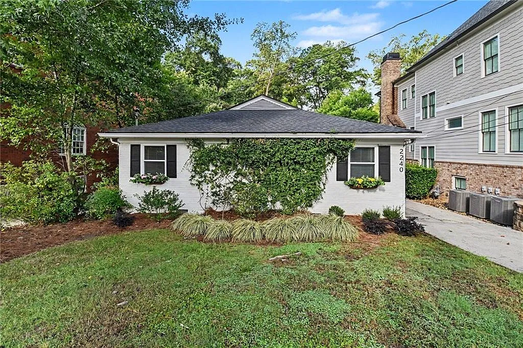 2 bed, 1.0 bath, 816 sqft, $2,350 — Photo 3