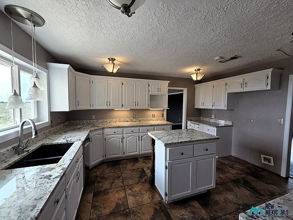 3rd image of 1688 Curry Rd #3