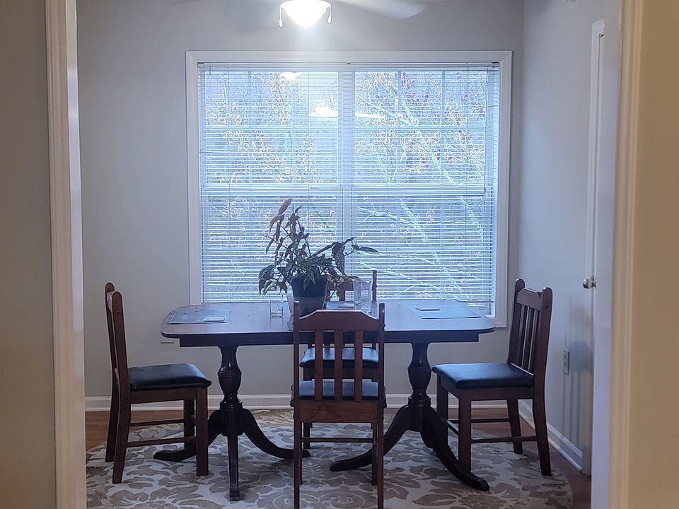 Kitchen Seating Area, Perfect Dinner and Studying, Fantastic Unobstructed Natural Light