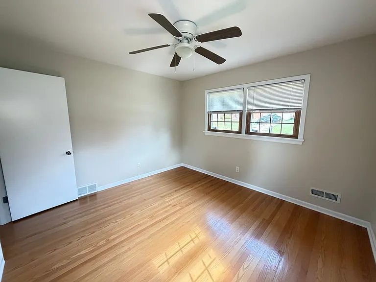 2208 Stephan Ln — Photo 15
