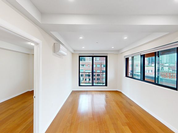 5th image of 402 W 50th St #7FR