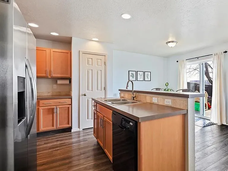 4355 W Newland St — Photo 2