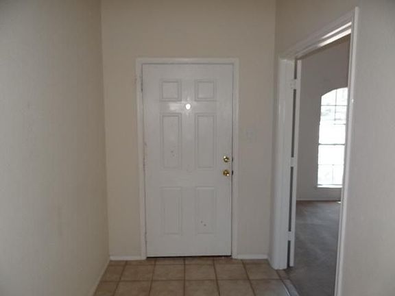 3rd image of 907 Countryside Dr