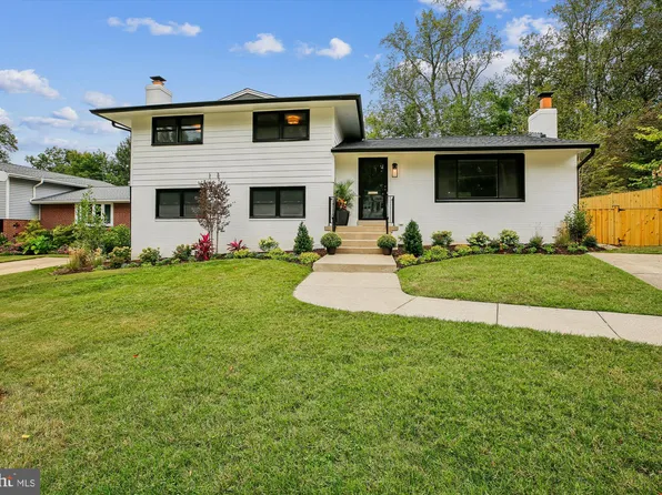 6405 Hollins Dr, Bethesda, MD 20817