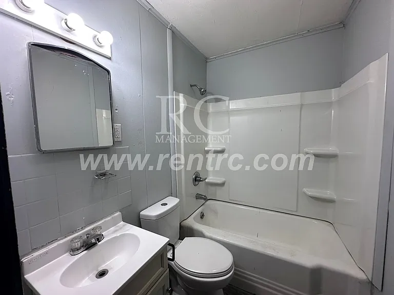 605 Pixley St — Photo 4