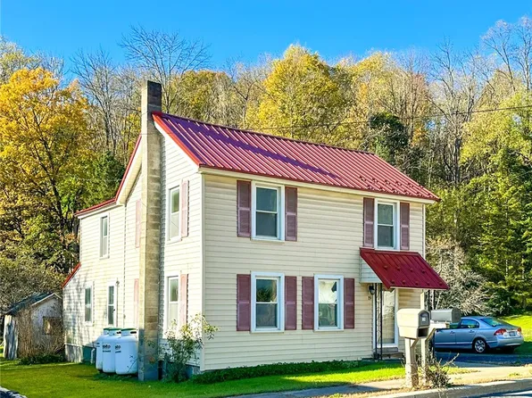 19 Summit Rd, Newport, NY 13416