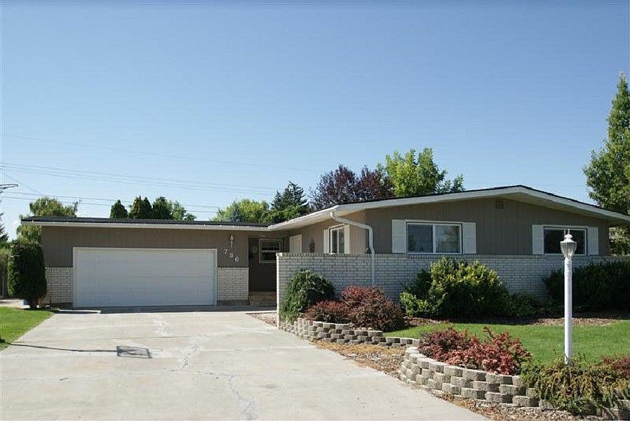 1st image of 736 Green Acres Dr