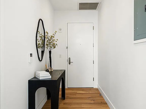 5th image of 20 Rockwell Pl #Penthouse 3903s