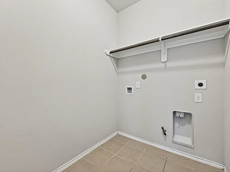 2519 Northern Great White Ct — Photo 33