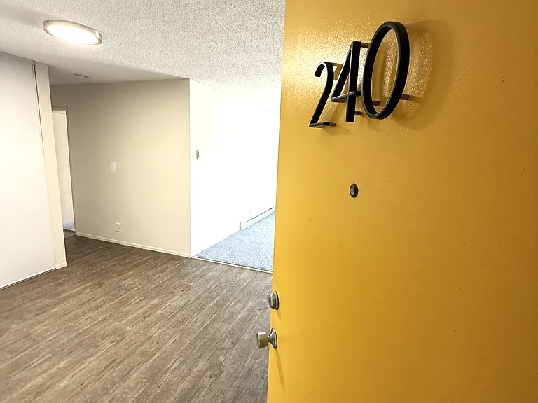 Otis Terrace Apartments — Photo 18